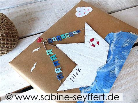 DIY Selbst gemachte Geschenkverpackung Ein fröhliches Ahoi mit Schiff