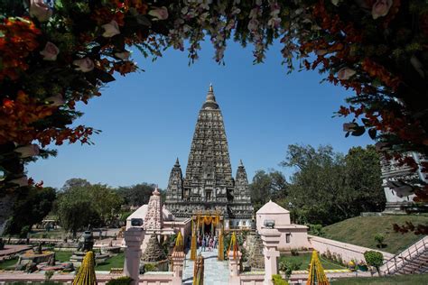 Mahabodhi temple, bodh gaya, India 9588162 Stock Photo at Vecteezy