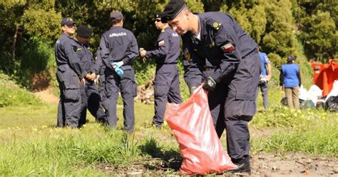 Salieron hasta neumáticos Retiran 3 toneladas de basura de la Playa El