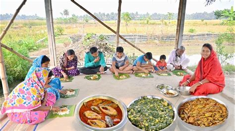 গ্রামের মাটির চুলায় রান্না বেগুন দিয়ে ইলিশমাছের ঝোলপালংশাক ঘন্ট আর