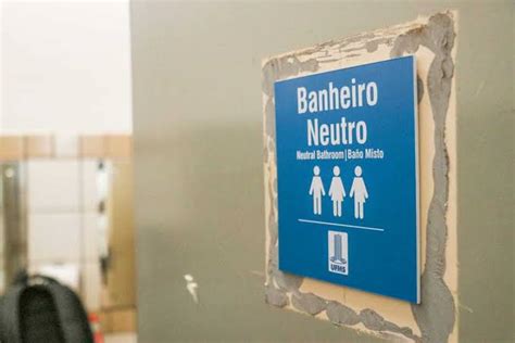 C Cero Lucena Veta Projeto Que Proibia Constru O De Banheiros Unissex