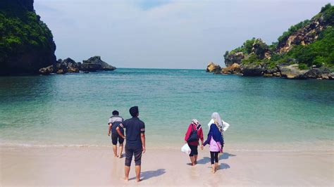 16 Pantai di Jogja Dengan Pemandangan Terbaik & Sedang Hits