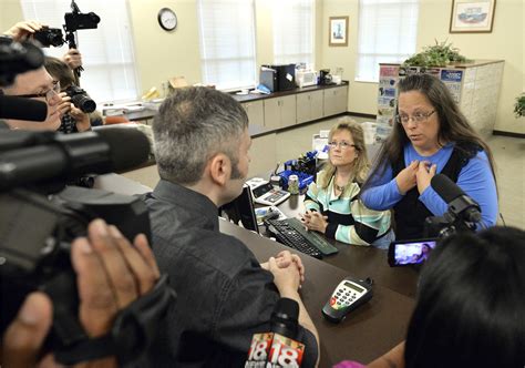 Kentucky Clerk Denies Same Sex Marriage Licenses Defying Court The