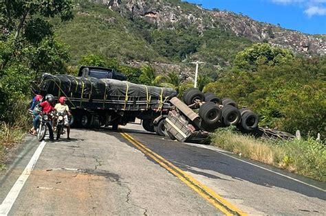 Acidente Envolvendo Carreta Interdita Ba 148 Em Livramento De Nossa