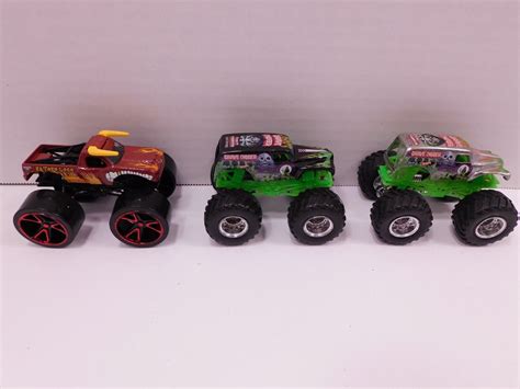 Hot Wheels Monster Jam Trucks Grave Diggers El Toro Loco Lot Of 3 Ebay