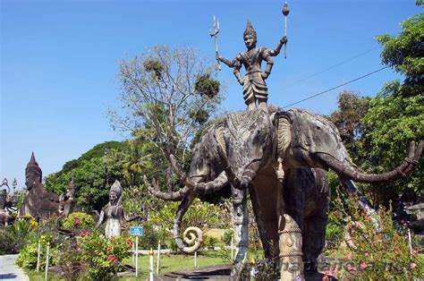 Buddha Park in Vientiane, how to visit it, opening hours, cost, how to ...