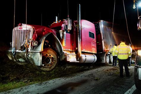 Wrecked Car On I 95 Struck By Tractor Trailer Joco Report