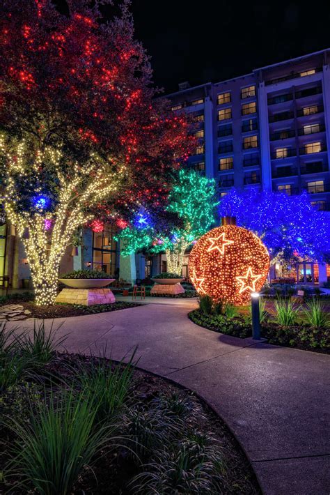 This Texas Resort Transforms Into A Christmas Wonderland With Live