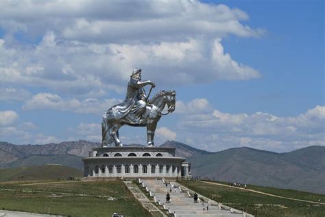 Statue équestre De Gengis Khan Guide Touristique De La Mongolie