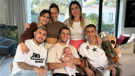 Di Mar A Y Su Esposa Conocieron A Emilia La Bebita De Giovani Lo Celso