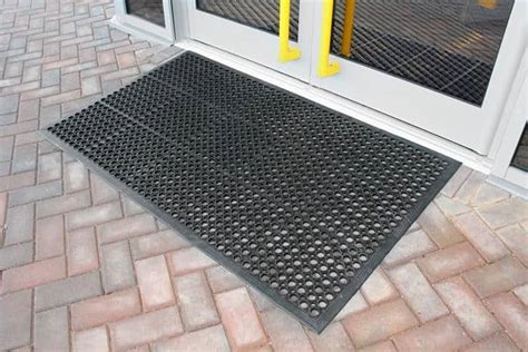 Best Outdoor Door Mats That Drain Water - Unique Home Guide