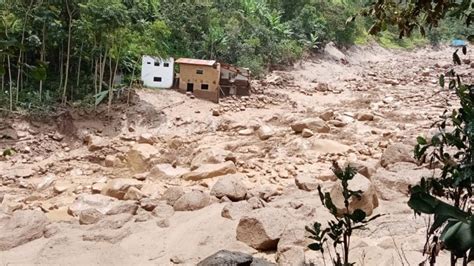 Piura Huaico Destruye Viviendas Y Puentes En La Provincia De