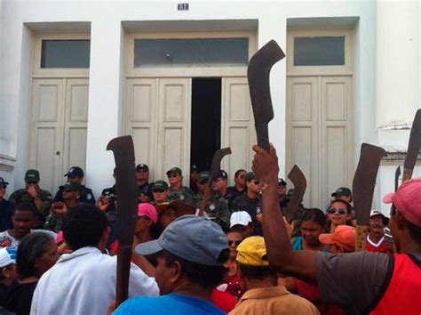 FOTOS RevoltadoBusão e MST protestam nesta quinta 23 em Natal