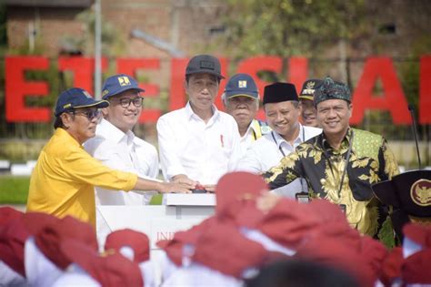 Uu Ruzhanul Dampingi Presiden Resmikan Sejumlah Infrastruktur Di