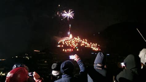 Cinque Terre A Manarola Si Accende Il Presepe Luminoso Pi Grande Al