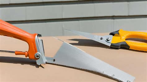 Top Tools for Cutting Vinyl Siding: Must-Have Equipment – AllToolFact