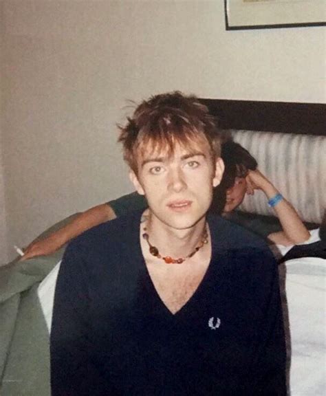 Pin By 𝓖𝓾𝓶𝓲 🌸 On Blur Damon Albarn Blur Band Blur