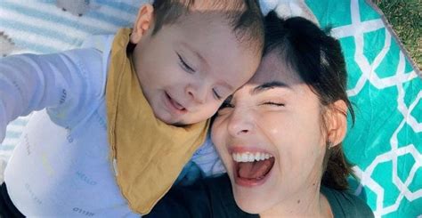 Titi Müller curte dia de praia na companhia do filho Benjamin Bebê