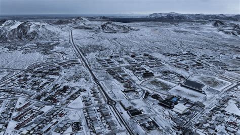 Iceland village residents begin returning after volcano eruption | Euronews