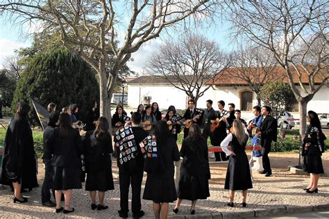 Portim O Atribui Bolsas De Estudo A Universit Rios