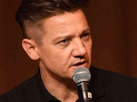 Jeremy Renner Compartilha Foto No Hospital E Agradece Palavras De F S