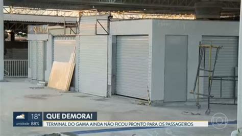 Vídeo Moradores e comerciantes reclamam de demora em obras da nova