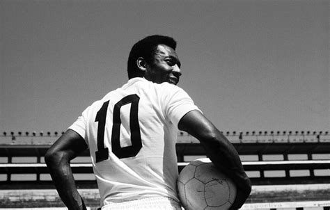 Lendário Rei do Futebol Pelé morre aos 82 anos