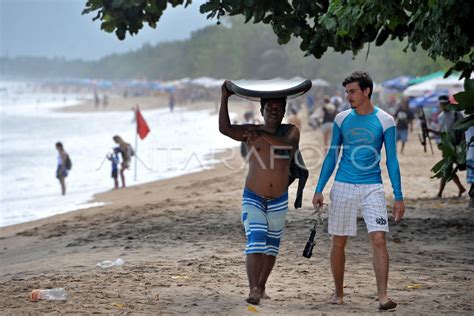 KUNJUNGAN WISATAWAN ASING KE BALI ANTARA Foto