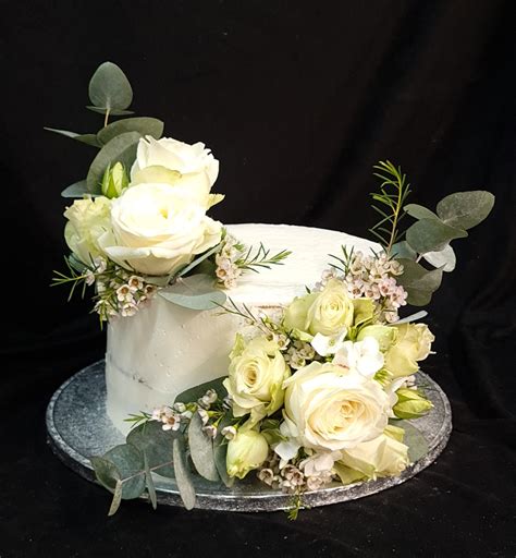 Aansnijtaart Bruidstaart Naked Cake Met Bloemen Het Taartgeheim