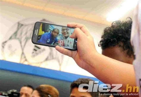 Locura En Firma De Aut Grafos De Jugadores Del Olimpia Previo A La Final