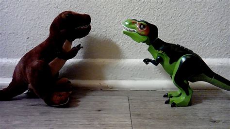 Dinosaur fight !!!! - YouTube