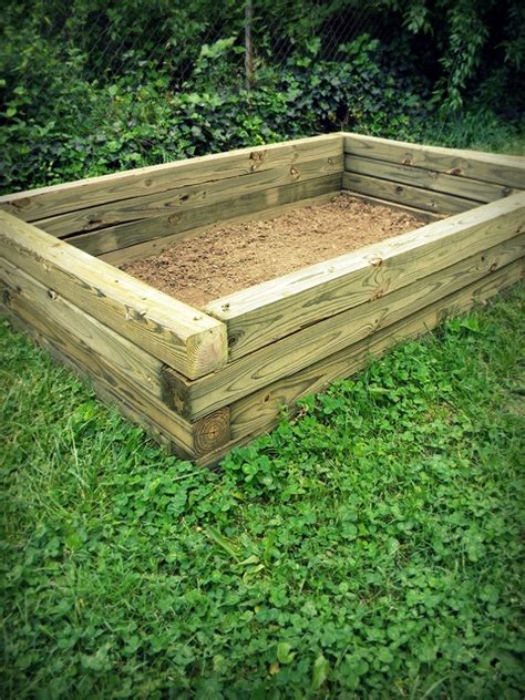 Alternative Gardning: Raised Garden Bed Design