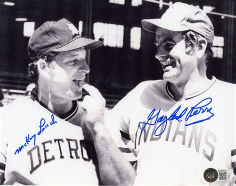 Beckett Signed Mickey Lolich Gaylord Perry Tigers Indians X