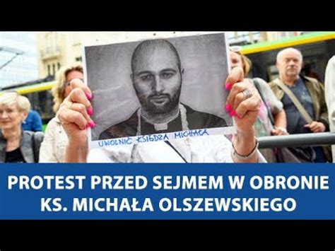 Przed Sejmem odbył się protest w obronie księdza Michała Olszewskiego