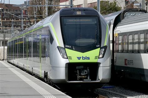 Einfahrt Der MIKA RABE 528 124 Der BLS Am 16 3 23 In Bern Bahnbilder De