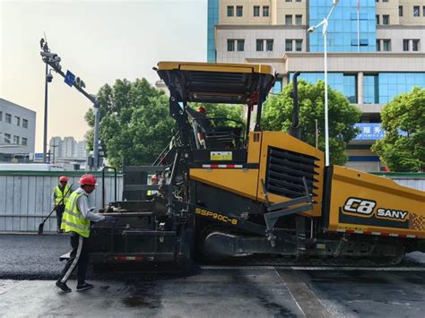 盐城市住房和城乡建设局 工作动态 战高温迎酷暑 全力推进道路大修项目