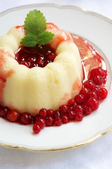 Vegan Semolina Pudding with Red Currant Sauce – Vegalicious Recipes