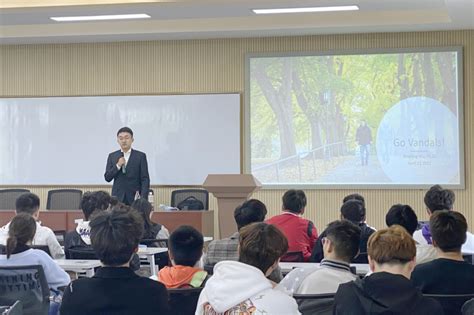 我院举办“中外合作办学项目外教课程学习方法探究”专题讲座