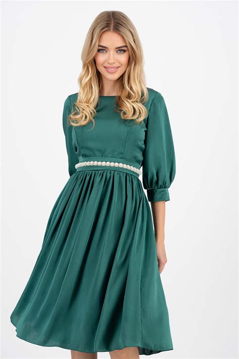 Rochie Din Material Subtire Satinat Verde Midi In Clos Cu Aplicatii Cu