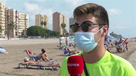 Playa Pobla de Farnals sigue cerrada al baño por una mancha en el mar