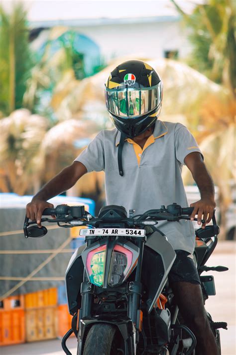 Black Motorcycle Helmet · Free Stock Photo