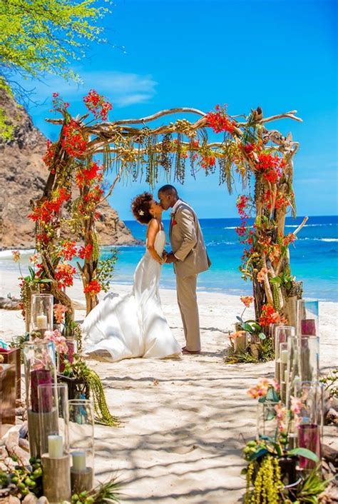 15 Unique Ways To Plan A Tropical Themed Wedding Brit Co Wedding