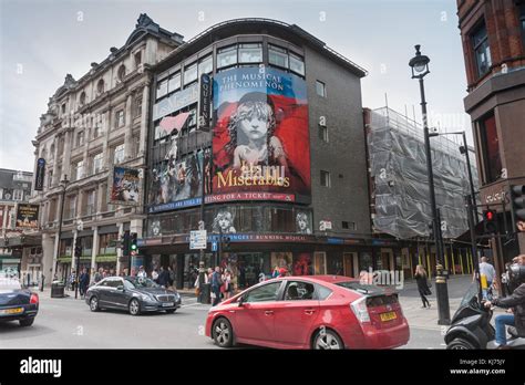 Shaftesbury Avenue Soho London September 62017 Queen´s Theatre On