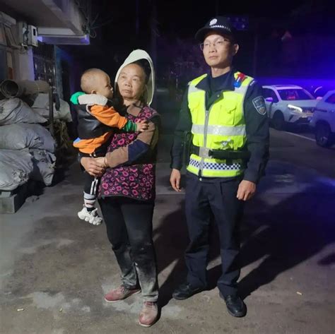 【时讯】贵州台江：两岁小孩走失 民警耐心寻其家人 孩子 爷爷 里村