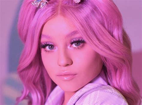 La Mexicana Karol Sevilla Comparte Su Nuevo Single Llamado Nadie Te Entiende Cuyo Videoclip