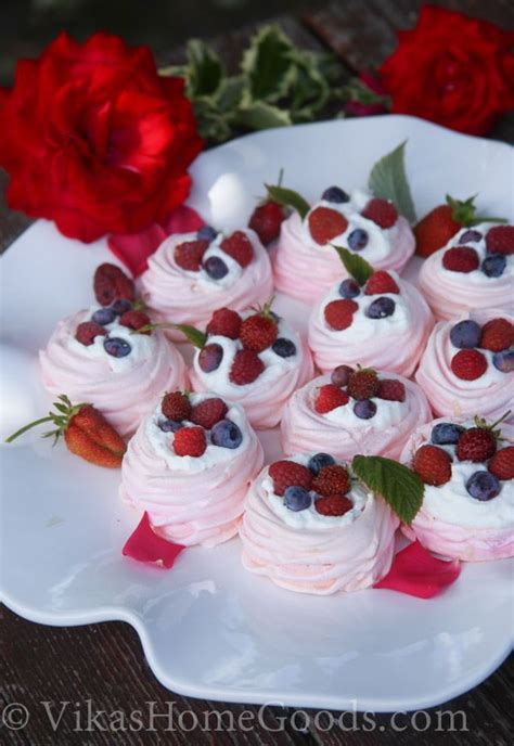 Pavlova Towers With Custard Cream Pavlova Entertaining Desserts