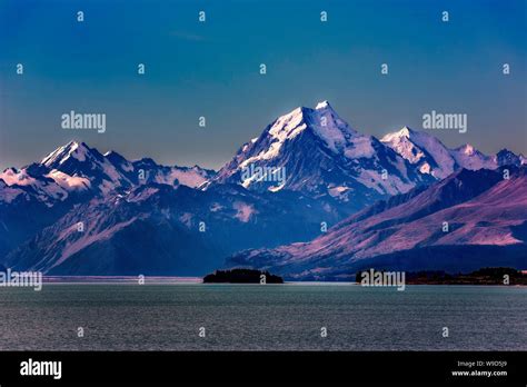 Evening Lake Pukaki Hi Res Stock Photography And Images Alamy