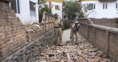 Panic After Fresh Tremors Rock Kashmir Valley News Archive News The