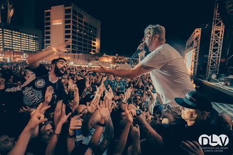 deftones rise  las vegas  concert images july