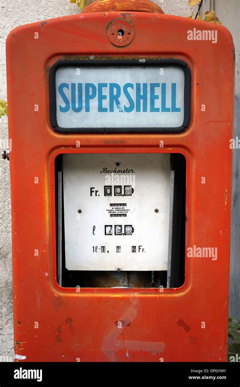 Vintage Shell Petrol Pump Gas Hi Res Stock Photography And Images Alamy